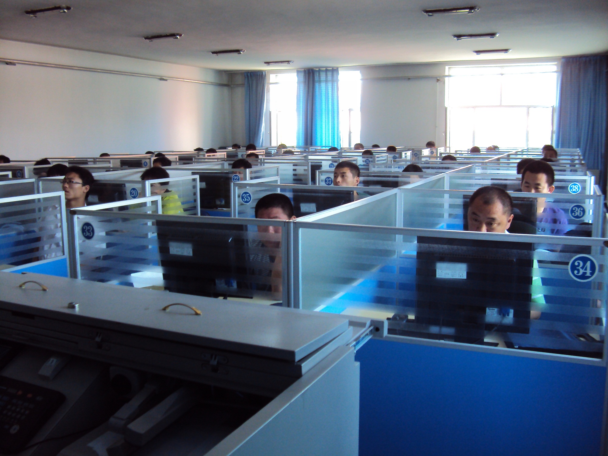 9学员认真听讲.JPG 9学员认真听讲.JPG